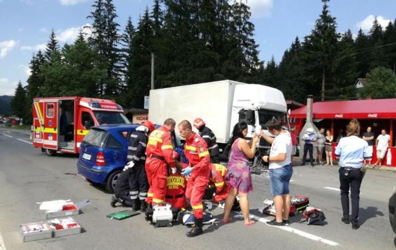 UPDATE. Accident grav: O femeie însărcinată a murit. Operată în stradă pentru a salva bebelușul. Acesta a decedat