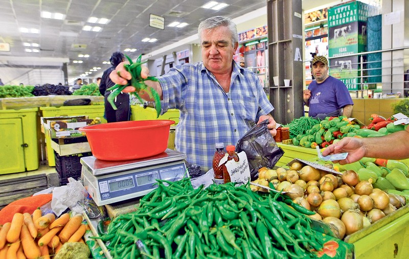 Samsarii, scoşi de la tarabe