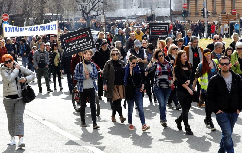 Sute de jurnaliști au protestat în Croația, acuzând presiuni politice și amenințări la adresa reporterilor. „Aţi capturat mass media, dar noi nu vom renunţa niciodată la jurnalism!”