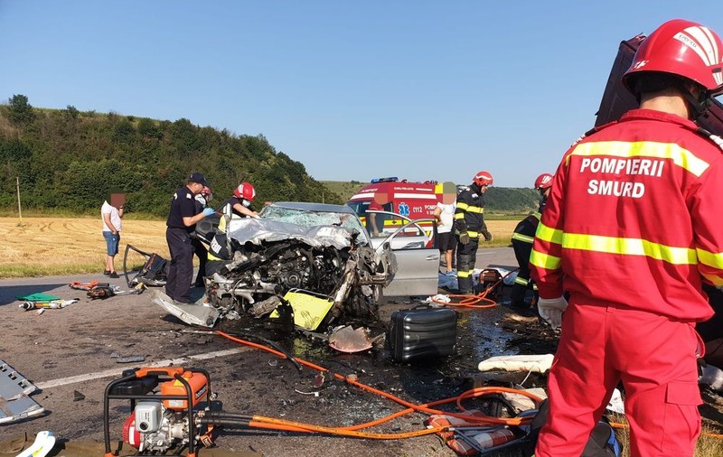 Cine sunt cei șapte morți din accidentul de la Bacău. Printre ei, un bebeluș de 3 luni, fratele lui de 7 ani și mama lor