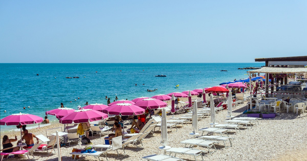 Doi turiști riscă închisoarea după ce au furat nisip de pe o plajă din Sardinia