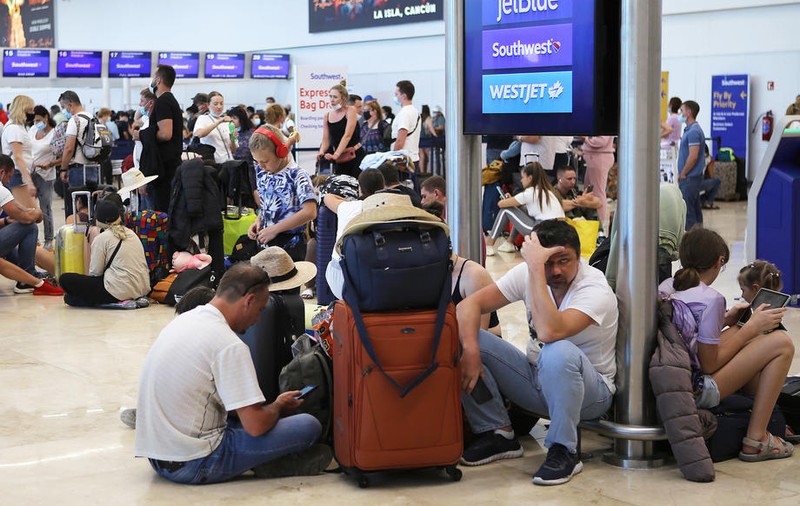 Zeci de mii de turiști ruși sunt blocați în Asia, fără bani, din cauza sancțiunilor impuse după începutul războiului