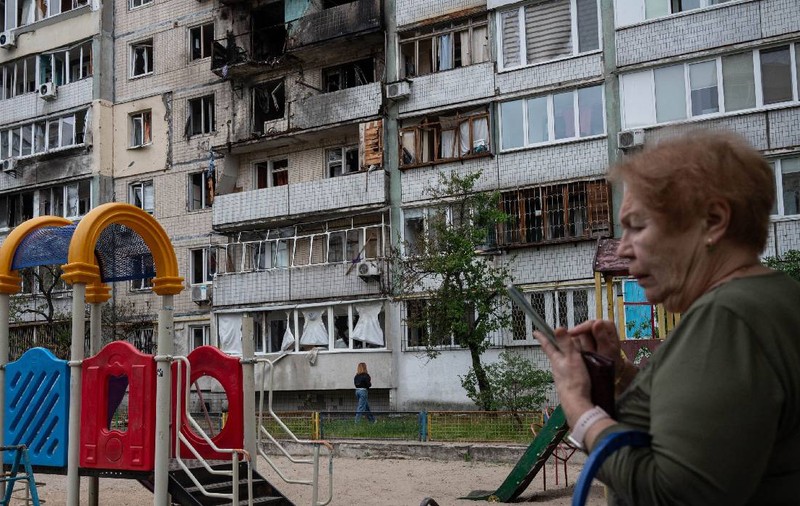 Ucraina, ruptă în două: zeci de mii de firme și muncitori fug din Kiev și din est. „Următorul pas e Europa”