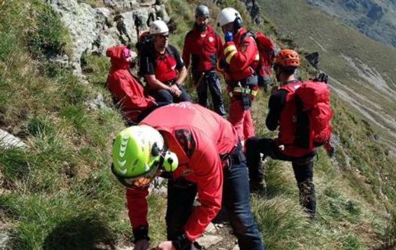 Turist ceh căzut într-o prăpastie în Maramureș. A fost chemat un elicopter SMURD. Acțiune în desfășurare a salvamont