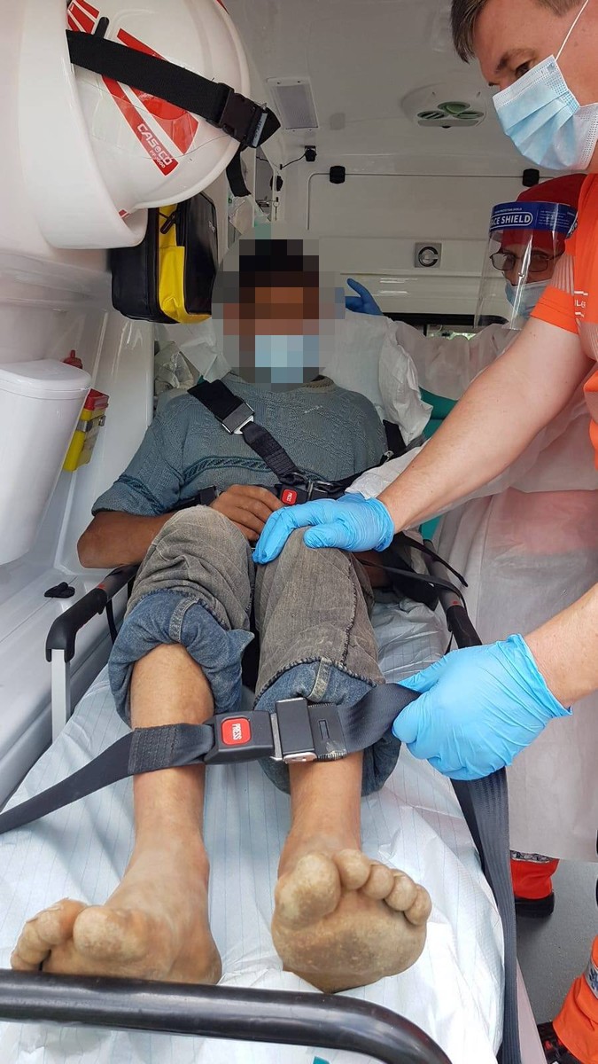 Medicii de pe ambulanță i-au acordat primele îngrijiri medicale în autospecială