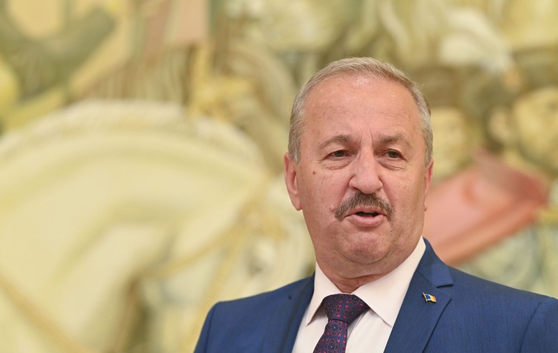 Declarațiile făcute de Vasile Dîncu care au provocat un scandal. Iohannis i-a spus „să citească mai frecvent revista presei”