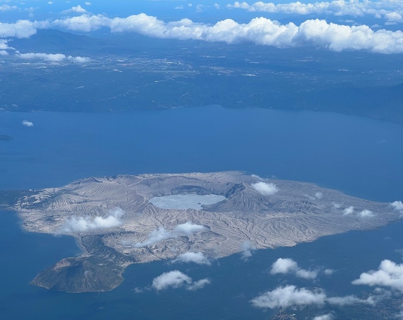 Vulcanul Taal din Filipine - localizare, istoria erupțiilor, curiozități