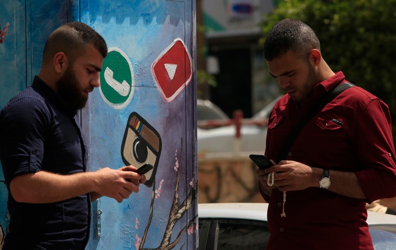 Amin Abed, un activist palestinian anti-Hamas, din Gaza, în stare critică după ce a fost bătut de mascați înarmați cu macete
