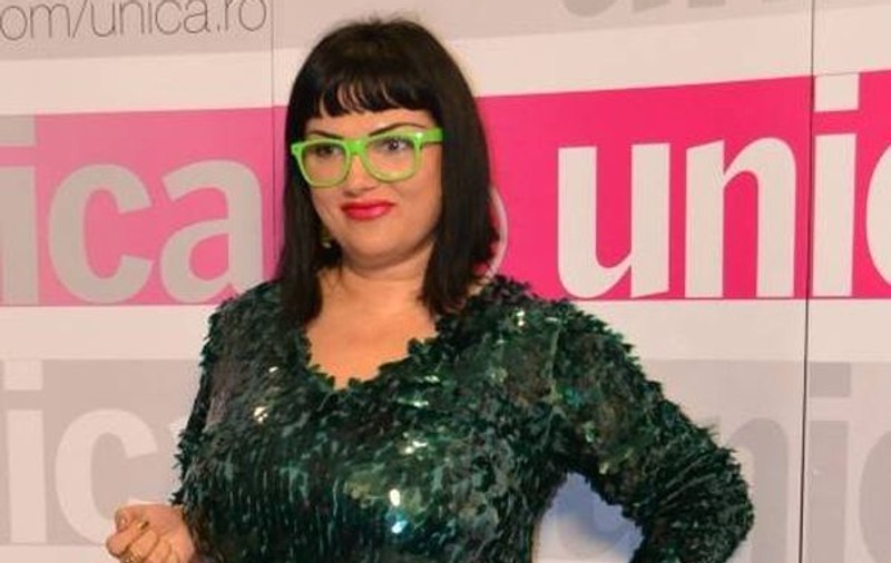Ozana Barabancea aşa CUM NU CREDEAI CĂ AI SĂ O VEZI VREODATĂ! ÎN LENJERIE ROZ! | FOTO