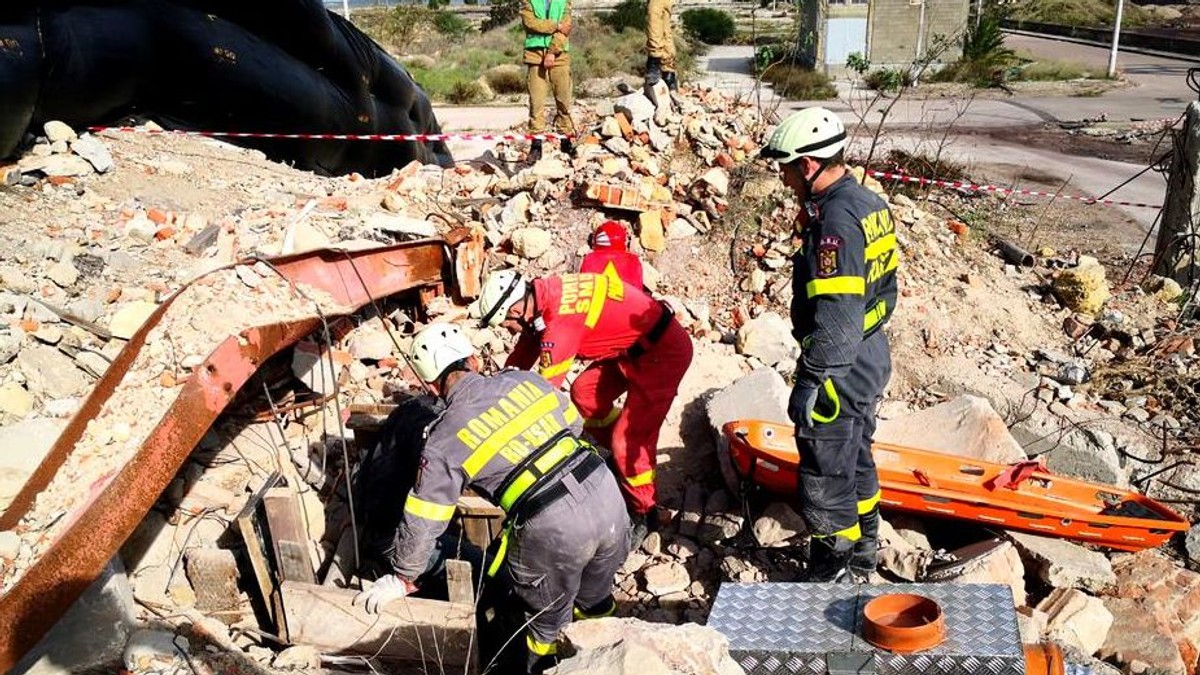 România trimite noi ajutoare în Albania, în timp ce salvatorii români revin azi în țară
