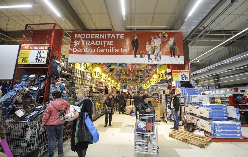 Magazinele din mall-uri se închid, cu excepția celor alimentare și a farmaciilor. „Riscul unui colaps este iminent”