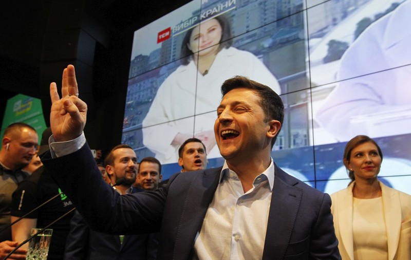 OPINIE/ „Sluga naroda” - comedia tv care a aruncat Ucraina cu capul în gol. Claudiu Săftoiu, despre cum a ajuns Zelensky, un actor fără experiență politică, președintele Ucrainei