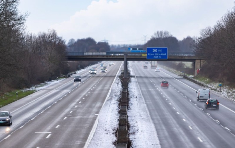 Mii de șoferi navetiști vor plăti aproape 900 de euro pe an ca să circule pe autostrada A40 din Franța: „O măsură injustă și brutală”