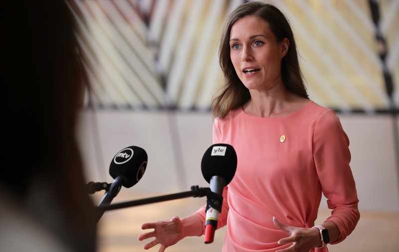 Sanna Marin, premierul Finlandei, criticată după ce a apărut o filmare cu ea dansând și cântând la o petrecere. „N-am făcut nimic ilegal”
