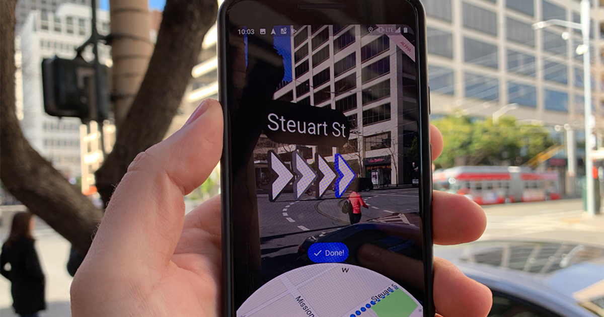 Ce este noua funcție Google Live View, acum și în România. Indicații de orientare direct pe imaginile de pe stradă
