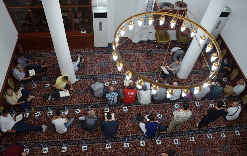 Atac cu cuțitul într-o moschee din Albania. Cinci persoane au ajuns la spital