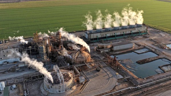 O vedere aeriană a unei centrale geotermale (1)