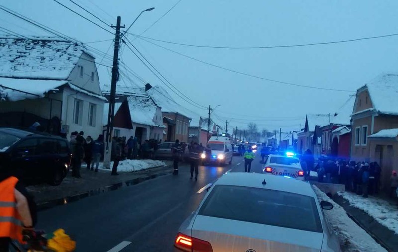 O fetiță de 9 ani a murit în această seară într-un teribil accident rutier. O alta s-a ales cu un traumatism