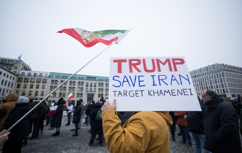 SUA au amânat atacul pe care îl pregăteau asupra Iranului, dar Donald Trump rămâne „cu degetul pe buton”