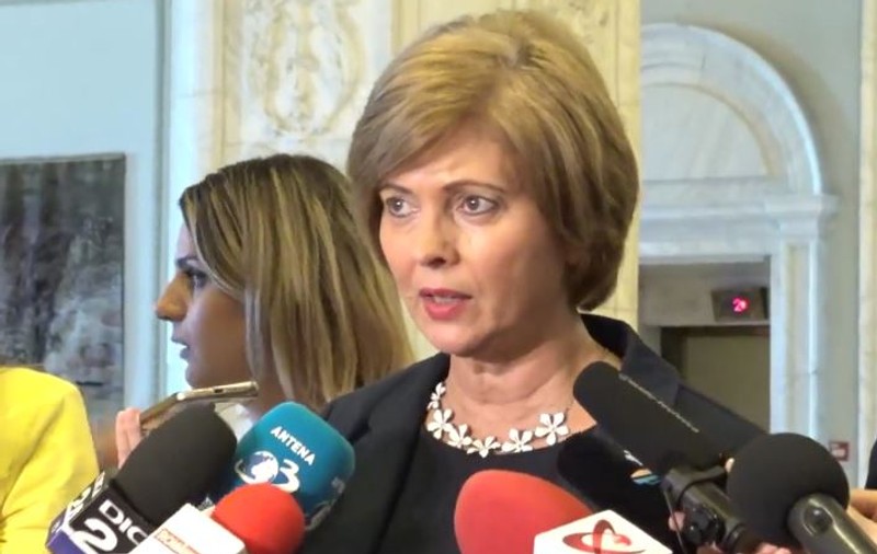 Legea manualului, atacată la CCR de către liberali: Guvernul se ocupă de instituționalizarea unui monopol