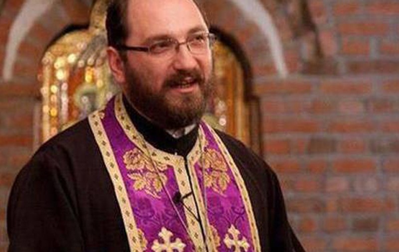 Părintele Necula: Crăciunul nu vine să ne facă ”alergător la raft”. Sărbătoarea nu trece după zilele libere. Să lăsăm năravurile vechi!