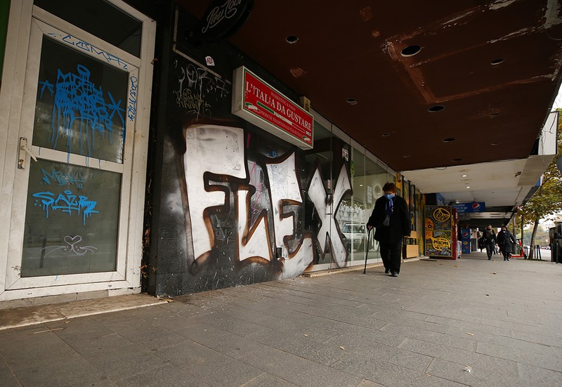 Spațiile comericiale închise au fost atacate de grafferi