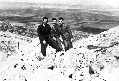 Eli Cohen, în mijloc