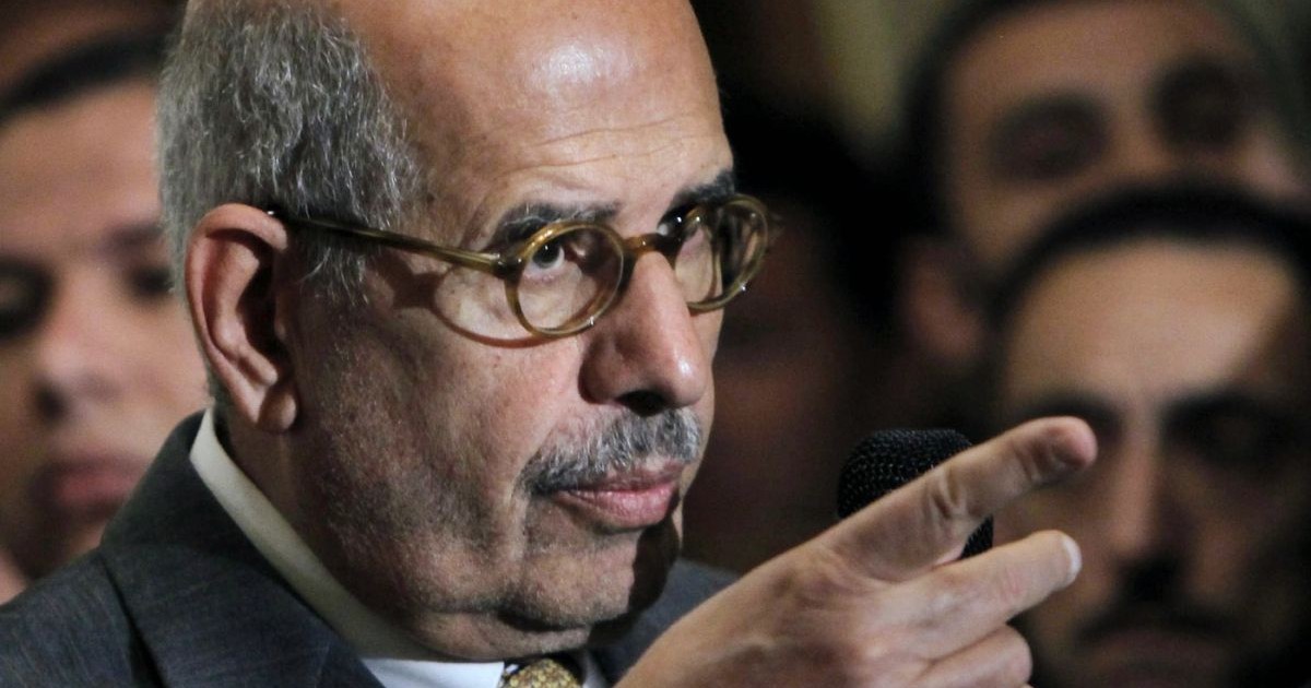 Fostul director al agenției nucleare a ONU și laureat al Premiului Nobel pentru Pace, Mohamed El Baradei, vorbește în timpul unei conferințe de presă după întâlnirea Frontului Salvării Naționale, principala coaliție de opoziție din Egipt, la Cairo, luni, 28 ianuarie 2013.