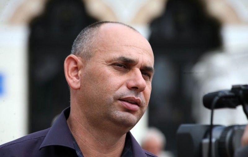 Primar din Gorj, interceptat în timp ce vorbea cu „câte o fată”. Probleme cu soția din cauza telefoanelor ascultate
