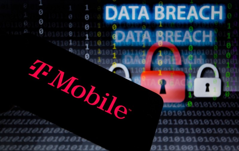 Datele personale ale 7,8 milioane de clienți din SUA ai T-Mobile, furate de hackeri. La ce au avut acces hoții