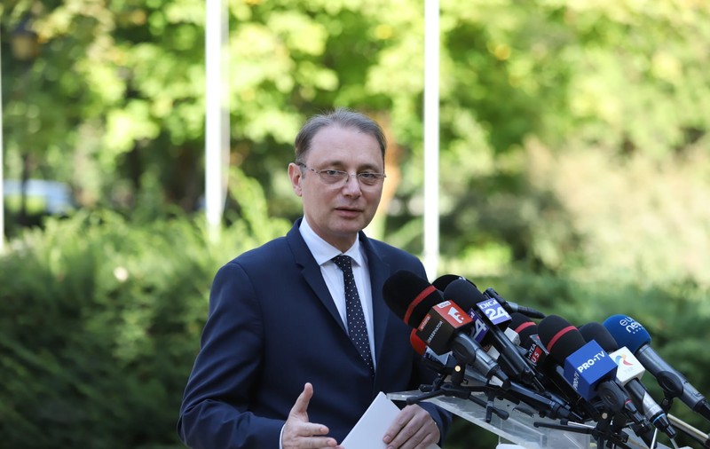 Luca Niculescu la sediul PNL, în prima zi de negocieri pentru viitorul Guvern. Foto: Dumitru Angelescu / Libertatea