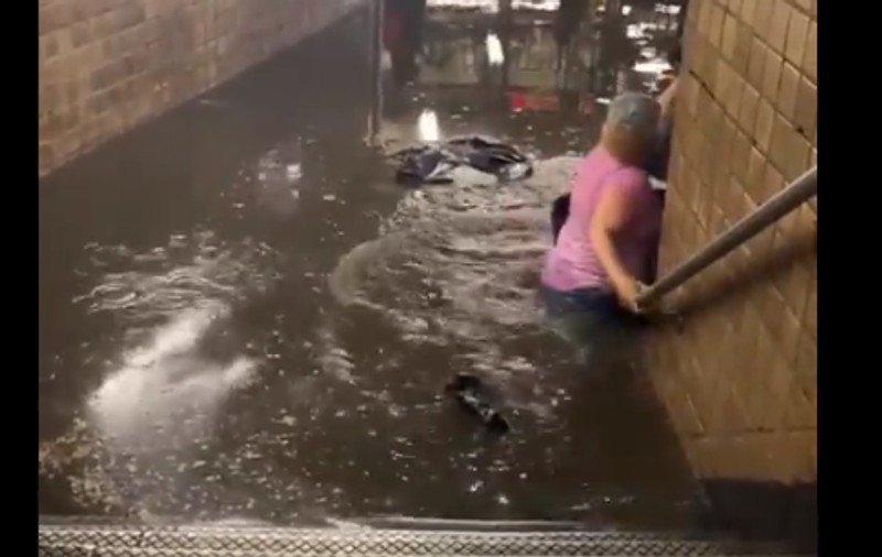 Staţii de metrou inundate la New York, înainte de sosirea uraganului Elsa