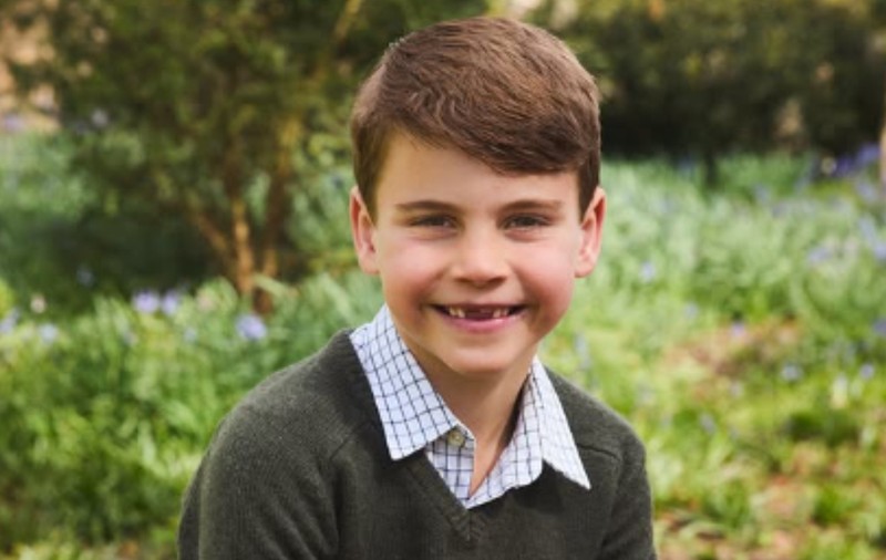 Prințul Louis împlinește 7 ani: zâmbet știrb și portret de ziua lui, în pădurile din Norfolk