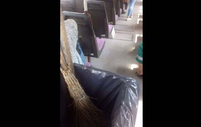 Tomberon de gunoi transportat cu tramvaiul la Timișoara VIDEO