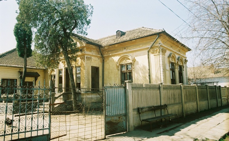 Casa memorială „Amza Pellea" din Băilești (foto din 2008, Agerpres)