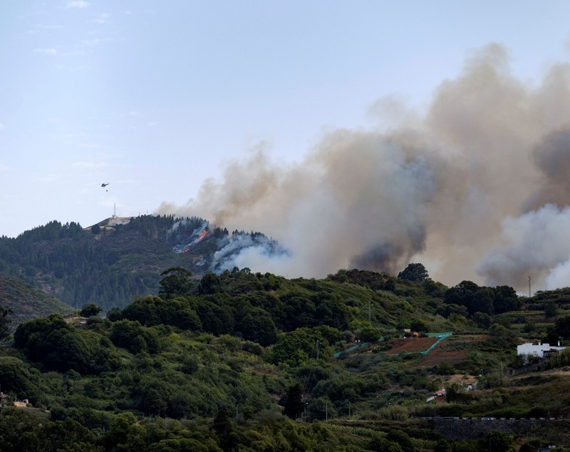 Peste 2.000 de persoane au fost evacuate, după ce un nou incendiu de pădure a izbucnit pe insula Gran Canaria. Pompierii abia localizaseră un focar, în urmă cu 5 zile