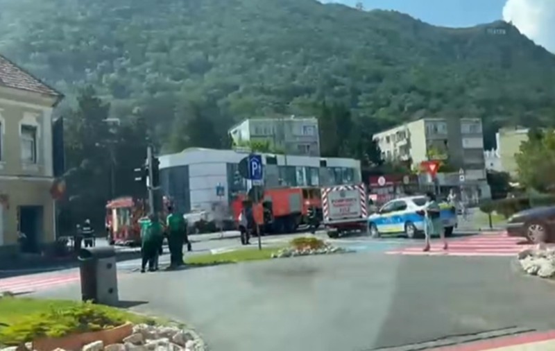 Incendiu la un fast-food din centrul Brașovului. De la ce a izbucnit focul