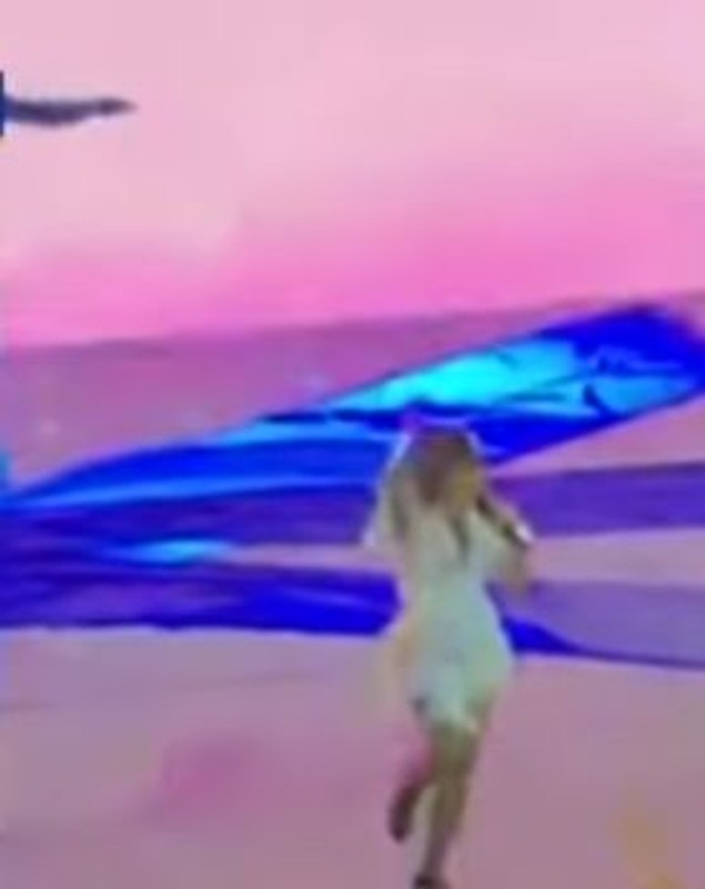 Paula Abdul a căzut de pe scenă. Incident în timpul unui concert | FOTO & VIDEO