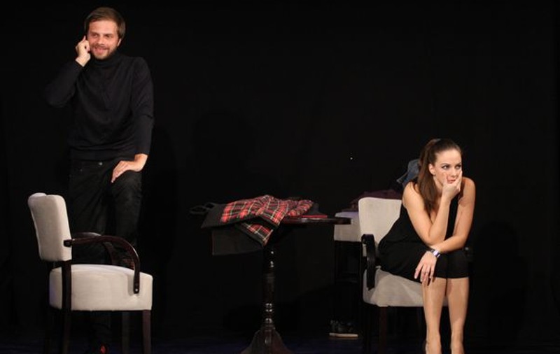 Ştefana Samfira şi Cristi Balint încălzesc atmosfera în centrul vechi cu piesa "Cada cu picioare"