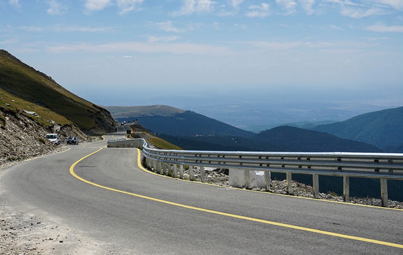 Vremea rea strică planurile turiștilor. Transalpina se închide mai devreme