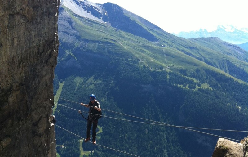Furt la altitudine, în Elveția: hoții au parcurs un traseu pentru alpiniști experimentați pentru a lua o cutie cu donații