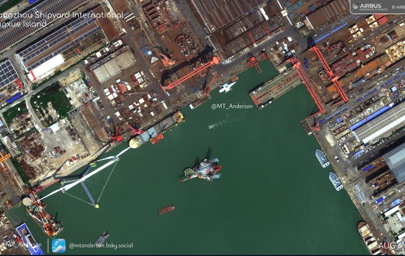 China a finalizat un „miniportavion" într-un șantier naval civil. Imagini din satelit