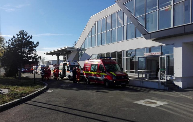 Un bărbat a murit pe aeroportul Satu Mare, după ce a coborât dintr-un avion care venea din Londra