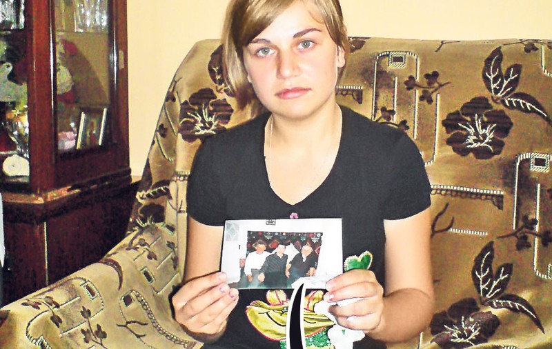 O tânără de 18 ani e în stare de şoc după ce a scăpat din apele care i-au ucis bunicii!