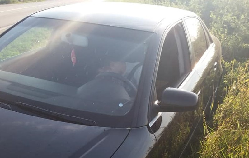 Şofer cu droguri în mână, leșinat la volan, pericol pe șosea în județul Olt. Ce spun martorii