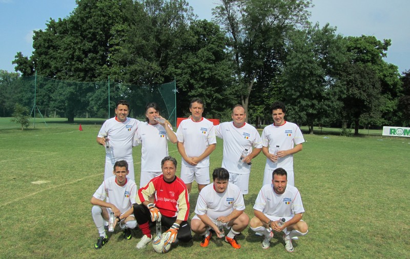 Diplomații au învins greu naționala de fotbal a presei