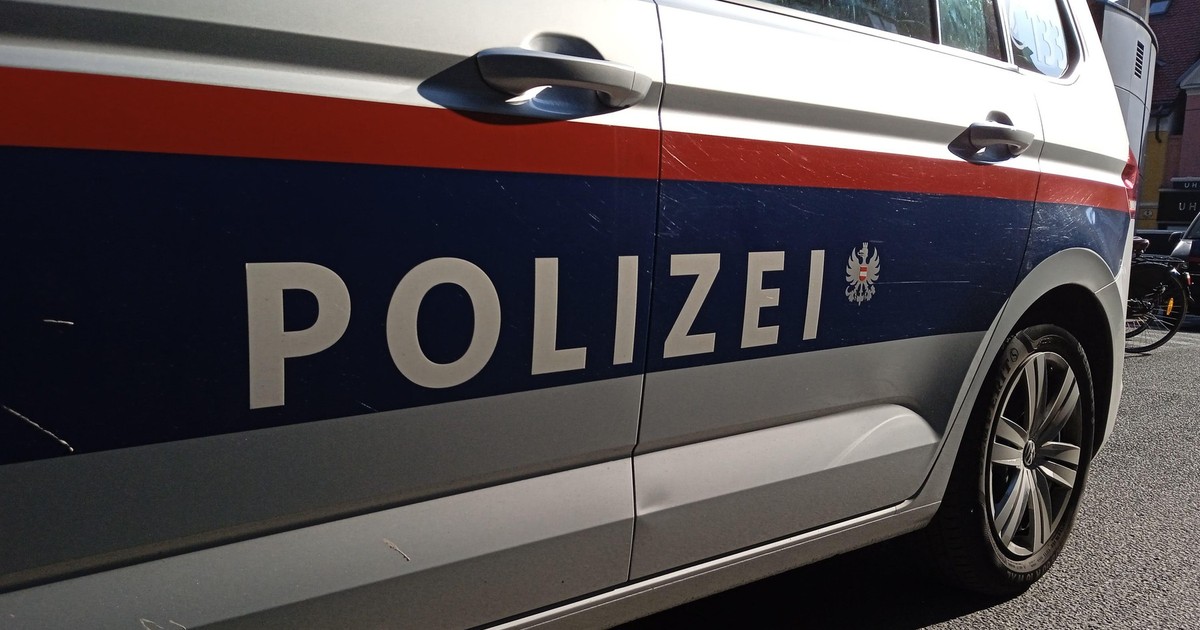Imagine cu o mașină de poliție din Austria