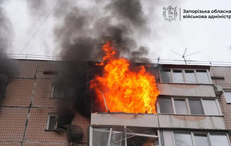 Blocuri de locuințe din Zaporojie, aruncate în aer de bombardamentele rusești: zeci de oameni au fost răniți