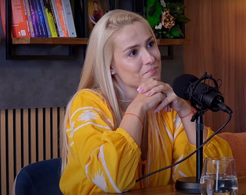 Elena, fosta soție a lui CRBL, în lacrimi la mai bine de jumătate de an de la divorțul de artist: „La 36 de ani am pornit de la 0. Am trei joburi”