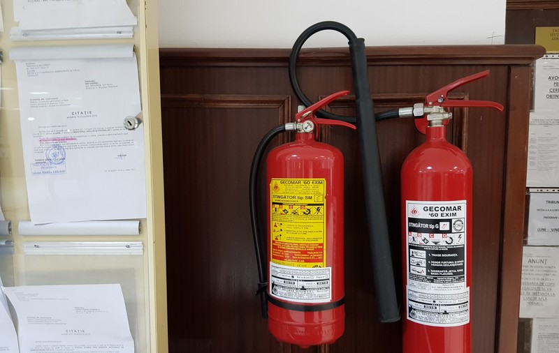 Reporterul care a descoperit extinctoare expirate în tribunalul în care se judecă dosarul Colectiv: "Nu am învățat nimic"